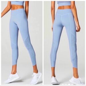 VARLEY Chester Laser Cut Legging 7/8 Tight in Stone Periwinkle Blue size M